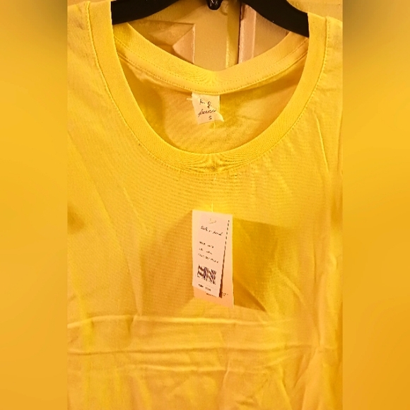 Plain yellow tee shirt Sz M nwt - Picture 2 of 3